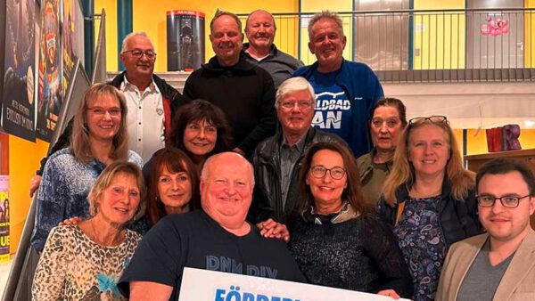 Vorstandschaft 2023
2023 wurde er aktuelle Vorstand gewählt.
Untere Reihe von links: Edeltraud Arnusch, Christl Wajand, Hans Glatt, Andrea Engelmann, Heidi Janka und Manuel Gildi.
Mittlere Reihe: Astrid Hoffmann, Martina Arnusch Haselwarter, Christian Markgraf und Gerlinde Helldobler.
Obere Reihe: Manfred Schönbucher, Manfred Nitsch, Erich Glatt und Jürgen Zabelt. Nicht im Bild: Nicole Pokorny, Manfred Steidl und Marco Pokorn