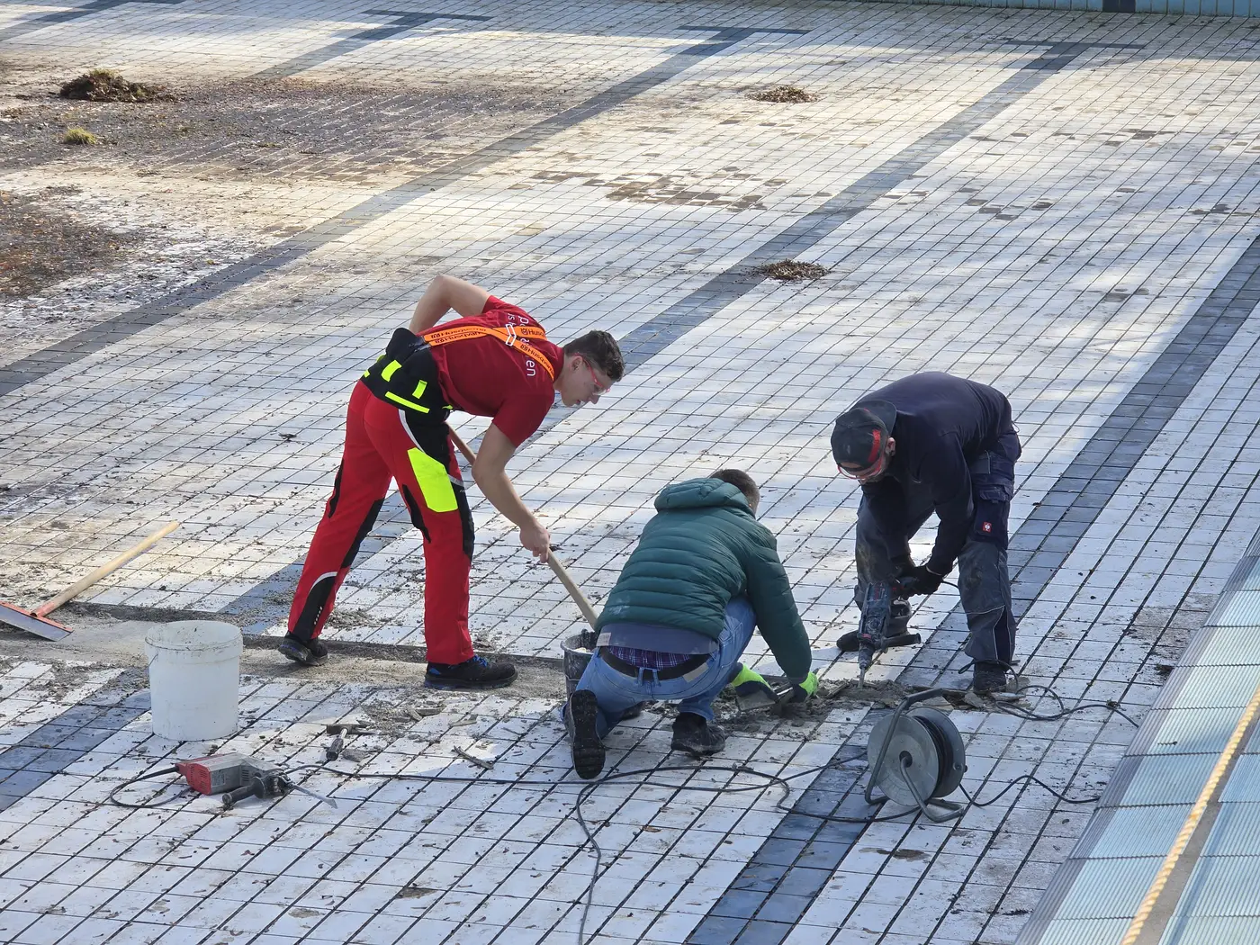 Erfolgreicher zweiter Arbeitseinsatz im Waldbad: Instandsetzungsarbeiten schreiten voran