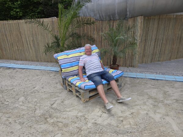 Neue Sitzgelegenheiten am Sandstrand