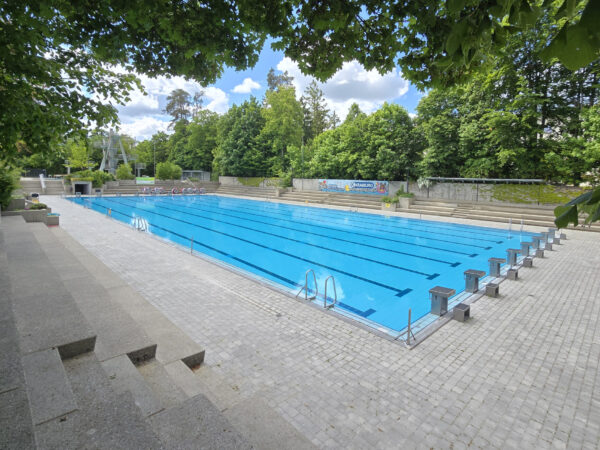 Sportbecken über Eck fotografiert